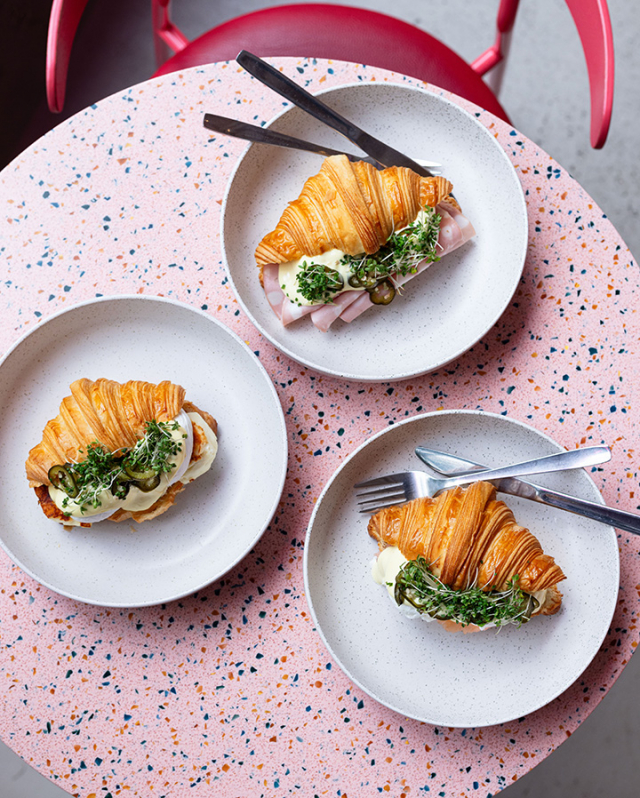 EGGS BENEDICT med valfritt tillbehör