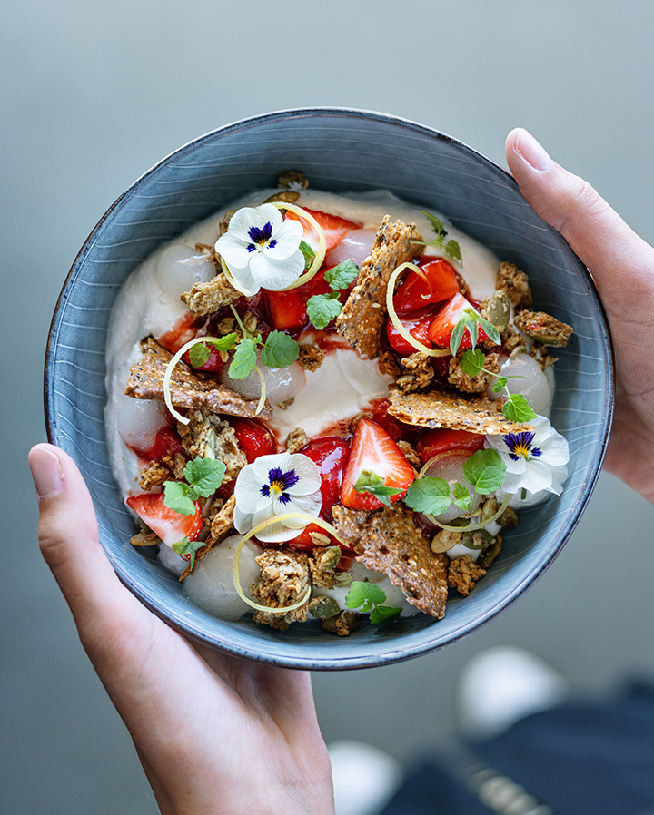 JORDGUBBSYOGHURT BOWL