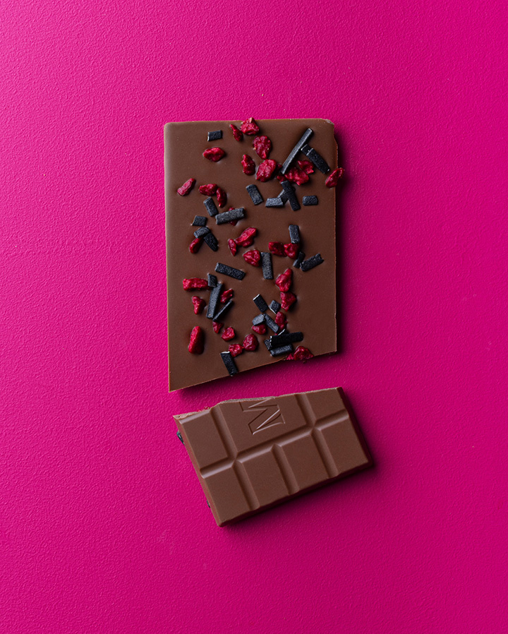 MR CAKE Milk Chocolate - Raspberry & Licorice chokladkaka